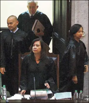  ??  ?? Supreme Court justices, led by Chief Justice Maria Lourdes Sereno, enter the SC en banc session hall in Manila during the start of oral arguments on the consolidat­ed petitions to declare President Duterte’s drug war unconstitu­tional yesterday. MIGUEL...