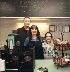  ??  ?? Home-cooked fare: Louise Armstrong, owner of Louise’s Cafe and Catering, with Clayton Armstrong and Kaydence Gumulcak.