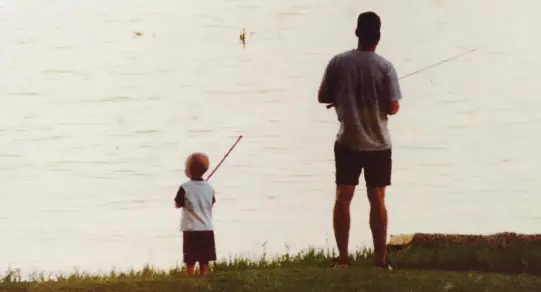  ??  ?? Beau Browning, son of profession­al angler Stephen Browning, caught his first fish at age 2 from the bank of Lake Catherine.