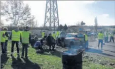  ??  ?? Le rond point en bas de Verfeil, occupé peu de temps par des gilets jaunes va-t-il devenir une ZAD ?