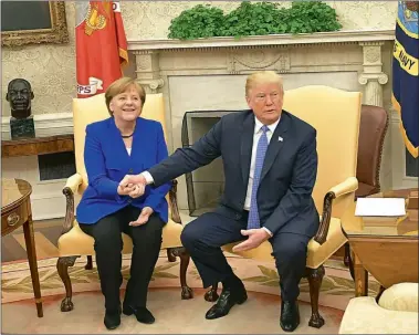  ?? FOTOS: AFP Y AP ?? ANFITRION. Trump se reunió ayer con Merkel en la Casa Blanca, donde abordaron la cuestión iraní.