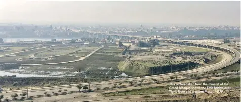  ?? This picture taken from the minaret of the Grand Mosque shows the Fifth bridge over Tigris River and western Mosul. — AFP ??