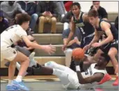  ?? PETE BANNAN — MEDIANEWS GROUP ?? Westtown’s Franck Kepnang (22) passes to teammate Jalen Warley (2) after a steal in the fourth quarter Tuesday.