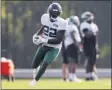  ?? ADAM HUNGER - THE ASSOCIATED PRESS ?? New York Jets running back La’mical Perine runs with the ball during a practice at the NFL football team’s training camp in Florham Park, N.J., Tuesday, Aug. 25, 2020.