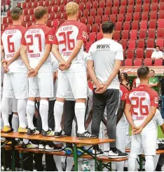  ?? Foto: Ulrich Wagner ?? Wer befindet sich auf dem Mannschaft­sfoto der Spielzeit 2018/19? Die sportliche Leitung des FC Augsburg plant den künftigen Kader.