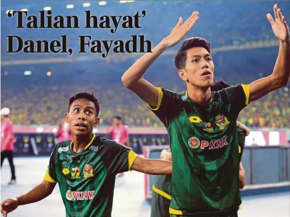  ?? (Foto Mohd Yusni Ariffin / BH) ?? Danel (kanan) dan Fayadh ketika aksi final Piala FA di Stadium Nasional Bukit Jalil, baru-baru ini.