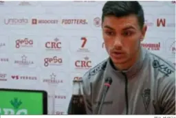  ?? REAL MURCIA ?? Adri Fuentes, del Real Murcia, en rueda de prensa.