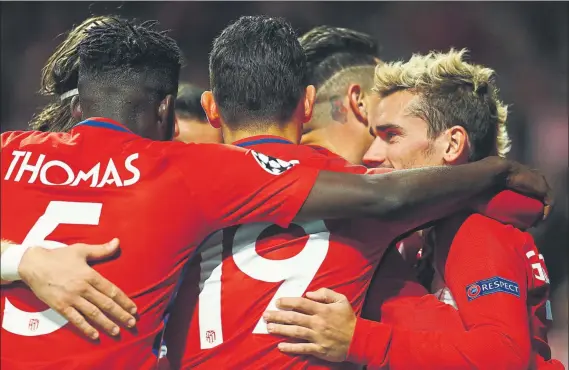  ?? FOTO: J.A.S. ?? El Atlético de Madrid volvió a sonreír tras un competido partido contra la AS Roma, gracias a dos goles de Griezmann y Gameiro