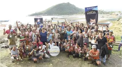  ?? ?? Sixty residents of Barangay Patabog in Mulanay, Quezon receive solar lamps through One Meralco Foundation’s Light Up Pilipinas.