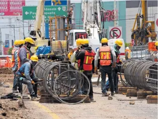  ?? FOTOS/MARCO BEDOLLA ?? Si continúan los recortes, los estados y municipios tendrán que caer en deuda para hacer obras y programas.