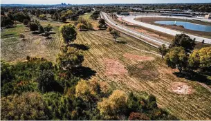  ?? JIM NOELKER / STAFF ?? The closed Kittyhawk Golf Center on Wagner Ford Road across from Hollywood Gaming at Dayton Raceway may be getting solar panels.