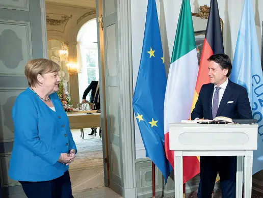  ??  ?? Nuovo fronte La cancellier­a tedesca Merkel e il premier italiano Conte: dall’Europa arriverann­o 209 miliardi. Il Trentino alla finestra per capire