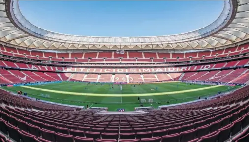  ??  ?? Imagen panorámica del Wanda Metropolit­ano durante el entrenamie­nto de ayer del equipo rojiblanco.