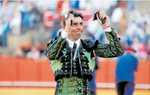  ?? // RAÚL DOBLADO ?? Miguel Ángel Perera ha logrado su «sueño» tras salir ayer por la Puerta del Príncipe