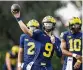  ?? RYAN SUN / AP ?? Michigan’s J.J. McCarthy throws during practice in Carson, Calif., on
Friday. Michigan will play Alabama in the Rose Bowl on Monday.