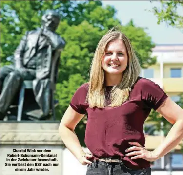  ?? ?? Chantal Wick vor dem Robert-Schumann-Denkmal in der Zwickauer Innenstadt. Sie verlässt den BSV nach nur einem Jahr wieder.