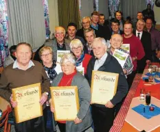  ?? Foto: Alois Kohler ?? Drei neue Ehrenmitgl­ieder hat der Gartenbau- und Verschöner­ungsverein Munningen.