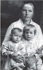  ?? Анна Корженевск­ая со старшими близнецами Ольгой и Марией. 1928 г. ??