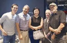  ??  ?? (From left) Dr. Mike Mendoza, Dr. Enrique Posas and wife Jeannie, Annie Sarthou and BenCab.