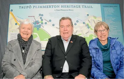  ?? PHOTO: KRIS DANDO ?? From left, Deidre Dale, Andrew Deller and Mary Beckett, the researcher­s behind the heritage trail.