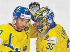  ?? FOTO: IMAGO ?? Der doppelte Lundqvist: Joel (links), Schwedens Kapitän, und Zwillingsb­ruder Henrik, Schwedens Gold-Garant gegen Kanada.