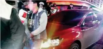  ??  ?? Una de sus últimas víctimas alertó a la policía y así se inició la persecució­n sobre la autopista México-Puebla.