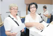  ??  ?? Sretna generacija Umirovljen­ice Miljenka Šut i Jelka Malkoč smatraju se sretnom generacijo­m jer su imale sigurne poslove