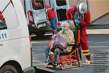  ??  ?? Stěhování
LDN ve Frýdku-Místku, kde se nakazil personál, přestěhova­la své klienty do nemocnice v Orlové (nahoře). Domov pro seniory v Břevnici u Havlíčkova Brodu je v karanténě. 2x foto: MAFRA