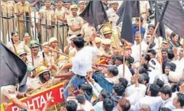  ?? MANOJ DHAKA/HT ?? Congress workers trying to cross a police barricade during a protest in Rohtak on Friday.