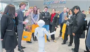  ?? [ Imago ] ?? Im März entzückte der humanoide Roboter Pepper bei der Cebit in Hannover.