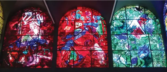  ?? (Wikimedia Commons) ?? THREE OF the famed Chagall windows depicting the Twelve Tribes of Israel, at Hadassah Ein Kerem’s Abbell Synagogue, Jerusalem.