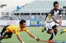  ??  ?? Not firing: Terengganu striker Faizal saari (right) has not scored in four matches and this is worrying coach sarjit singh.