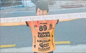  ?? FOTO: CEDIDA ?? Oier, hijo de Luismi, acudirá a Vigo El joven hincha posa con las entradas del partido