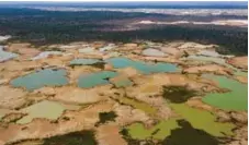  ?? / JASON HOUSTON/CINCIA WFU ?? Deforestac­ión provocada por el avance de la minería ilegal en Madre de Dios, Perú.