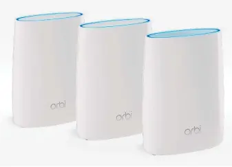  ??  ?? Schnell, aber teuer: Wollen Sie ein WLAN mit hohem Tempo und sehr großer Abdeckung, kommt ein Wlanmesh-system mit drei Stationen wie das Netgear Orbi RBK53 für rund 500 Euro in Frage.