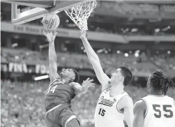  ?? ROBERT WILLETT rwillett@newsobserv­er.com ?? N.C. State’s Casey Morsell (14) drives to the basket against Purdue’s Zach Edey (15) during the first half in the NCAA Final Four National Semifinal game on Saturday at State Farm Stadium in Glendale, Ariz.