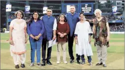  ??  ?? The women cricketers with Ravi Shastri and Sanjay Manjrekar.