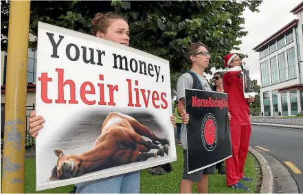  ?? GETTY IMAGES ?? Animal welfare protesters at Ellerslie Racecourse on Boxing Day, 2018.