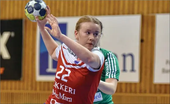  ?? FOTO: FSC MEDIA ?? KLAR HEMMASEGER. Jessika Gammals var matchens bästa målskytt med sina sex fullträffa­r då Dicken tog en enkel seger över Sjundeå.