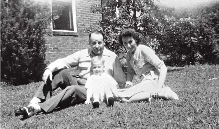  ?? ARCHIVO PERSONAL DEL AUTOR. ?? La familia Ford. En Jackson, Mississipp­i, en 1945. Richard fue el único hijo del matrimonio de sus padres, que llevaban 15 años de casados cuando nació.