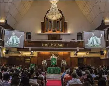  ?? The New York Times/KEMAL JUFRI ?? Indonesian­s worship in Jakarta’s St. Paul’s Church.