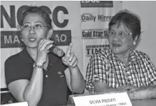  ?? SETH DELOS REYES ?? PLAYING VENUES. Young Men's Christian Associatio­n (YMCA) executive program director Silvia Piedad bares the playing venues for the finals of the ongoing YMCA-Prisaa Sports Festival as Private School Athletic Associatio­n (Prisaa) 11 president Ma. Lita...