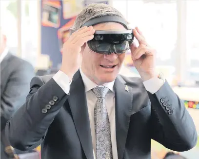  ?? Picture / Michael Craig ?? Prime Minister Bill English tests out Microsoft’s Hololens glasses at Newmarket Primary School.