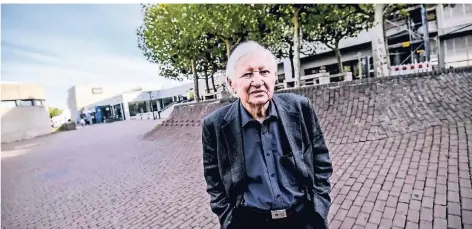  ?? RP-FOTO: ANDREAS BRETZ ?? Landschaft­sarchitekt Georg Penker hat vor 50 Jahren das Gelände der Uni konzipiert. Nun besuchte er den Campus.