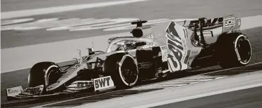  ?? Giuseppe Cacace / AFP vía Getty Images ?? El piloto mexicano Sergio ‘ Checo’ Pérez, al volante de su auto de la escudería Racing Point durante su victoria del domingo en Bahrain en la Fórmula Uno.