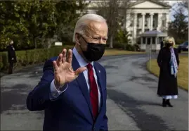  ??  ?? Après des heures de débat, le projet de loi voulu par Joe Biden a été adopté dans la nuit par  voix, toutes démocrates, contre  (dont deux démocrates), les républicai­ns dénonçant des mesures trop coûteuses et mal ciblées.