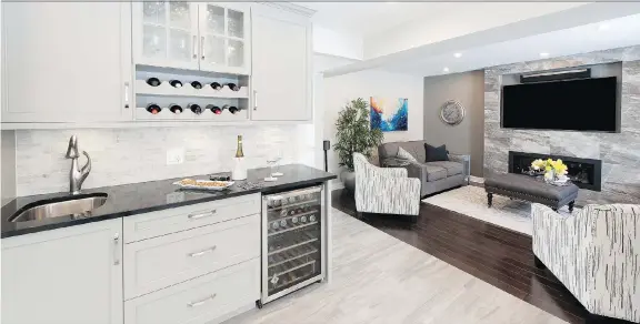  ?? PHOTOS: ARTIUM DESIGN BUILD RENOVATION­S ?? Manotick’s Judy Rodrigue says “every party becomes a kitchen party” thanks to her and husband Michel’s new open-concept kitchen.