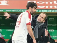  ??  ?? Unter Trainer Manuel Baum (rechts) stand Jan Moravek (links) zweimal in der Start elf. Auch für die Begegnung mit Hoffenheim ist er eine Option.