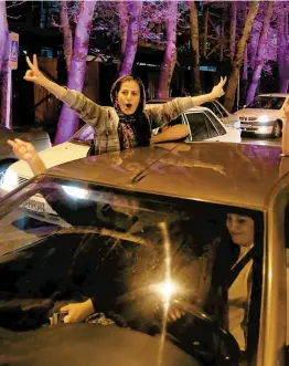  ??  ?? L’annonce de l’accord avait été accueillie par des scènes de joie et un concert de klaxons dans les rues de Téhéran.