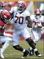  ?? WESLEY HITT/GETTY IMAGES ?? Alex Leatherwoo­d (70) of Alabama blocks against Armon Watts of Arkansas in 2018 in Tuscaloosa, Ala.